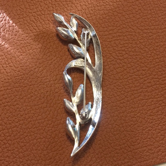 Trifari TM Brooch - Picture 2 of 4